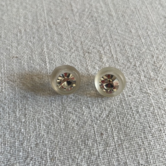 Assortment of vintage clear glass and plastic buttons - Picture 14 of 16